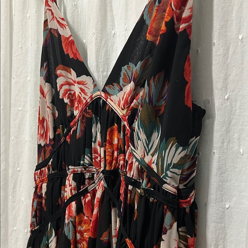 ASTR The Label Marissa Floral Witchy Handkerchief Hem Flowy Boho Dress - Picture 5 of 16